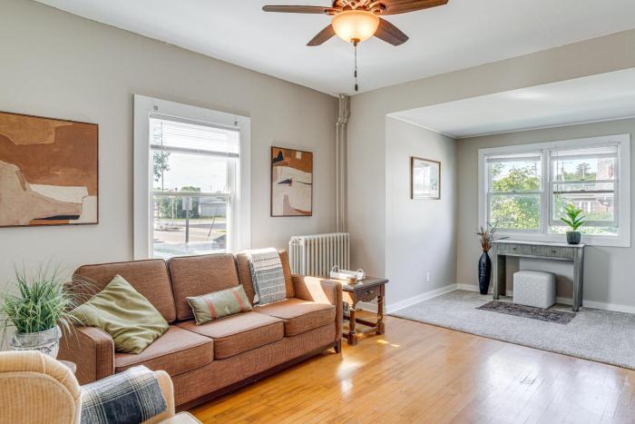 Walk to Dining & Brewery! Cozy Kiel Apartment
