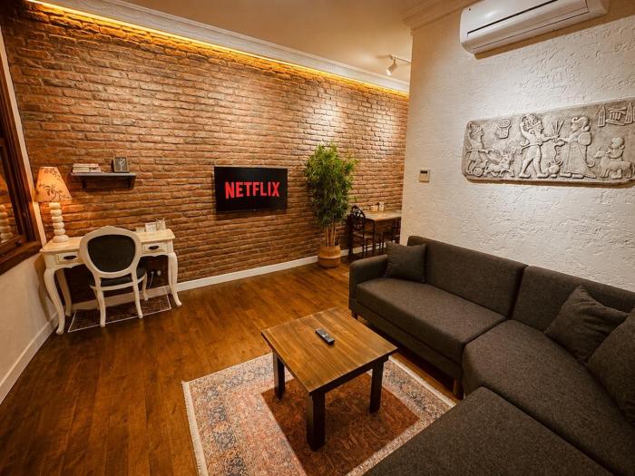 Nu 7 Historic Galata Home, Authentic Character