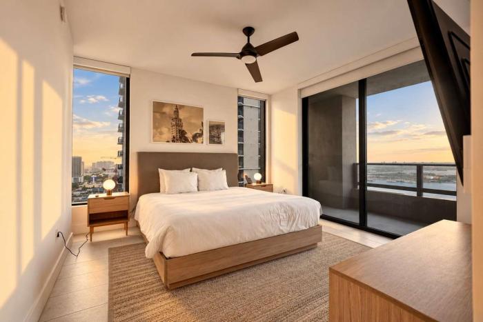 NEW spectacular 3B3B Ocean view 28th Floor