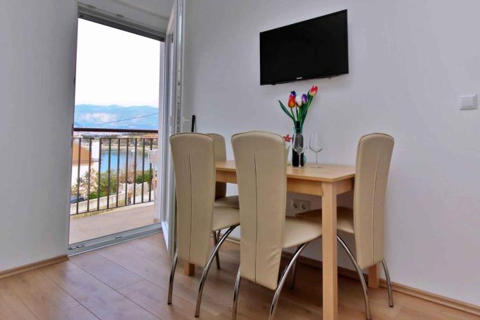 Apartments Beachfront in Silo-Insel Krk 41372