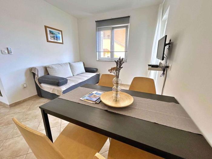 Apartments with A - C in Cizici-Insel Krk 12497