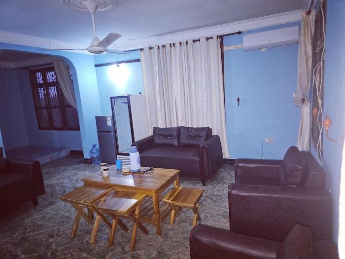 Spacious 3BR Family Retreat with Fast Fiber Wi-Fi & AC