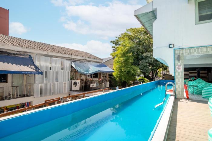 Easy Monday Pool Capsule Hotel - Old Town Bangkok