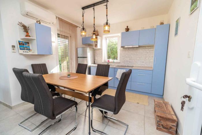 Apartment near Beach in Vrbnik-Insel Krk 58346