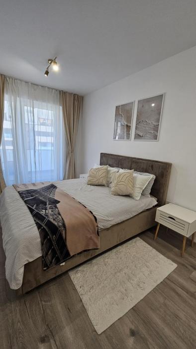 FLH - Coresi Velvet - Premium Stay near Coresi Mall