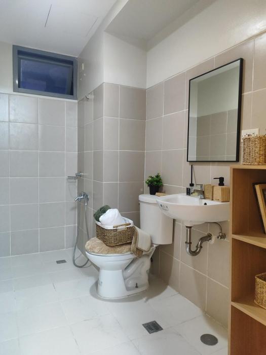 Condo Daily Weekly Rent St Lukes QC 1BR 2BR Pool Gym