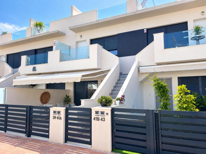 Good Vide Oasis Modern 2 Bed Apartment with Solarium and Pool