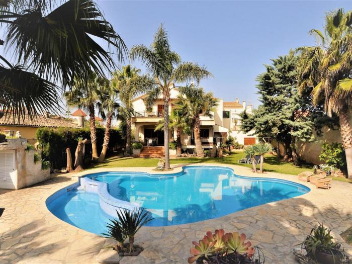 Holiday Home Finca CAN GUAL en Inca para 8 personas con piscina privada y vistas despejadas- by Interhome