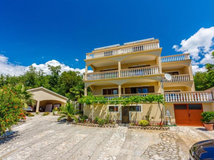 Apartment PAVICA 5 - HR-02417-05 by Interhome