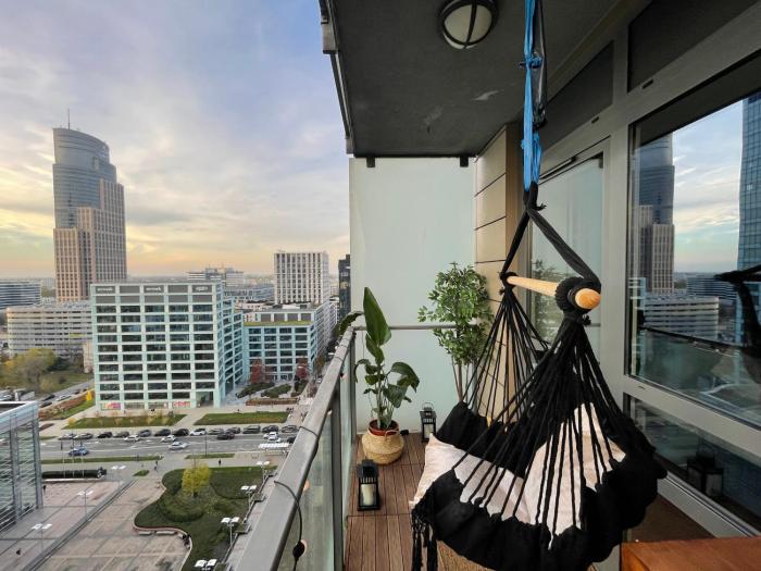 oompH Warsaw Downtown 2BR Apartment with Balcony