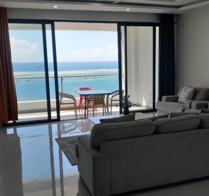 Oceanview Oasis homestay on Third avenue beach apt -nyali