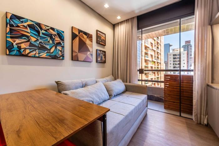 Apartment with Pool and Rooftop Near the Subway