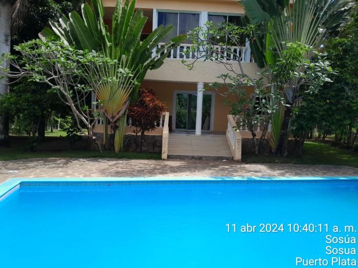 Secure four bedroom villa with a private pool near the town and beaches