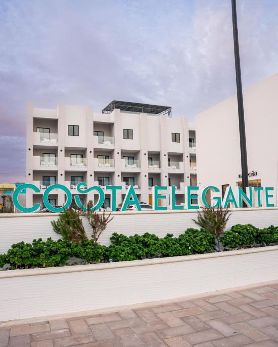 Costa Elegante Hotel & Suites