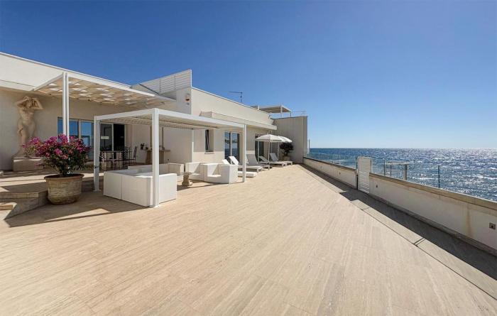 4 Bedroom Awesome Home In Avola