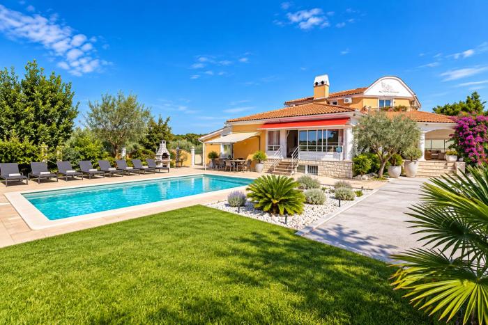Villa VEDORNA - big wellness house near beach, pool, wellness room with jacuzzi & sauna, game room, table tennis, playground & bbq, Pomer, Istria