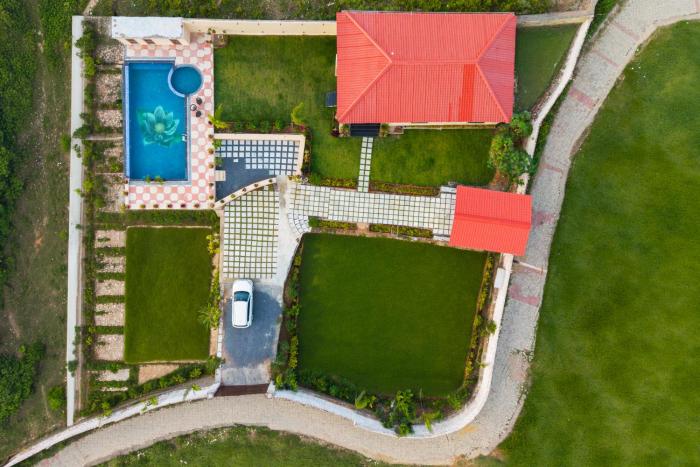 ELIVAAS Signature Kasa Alsigarh 2 BHK Hill-View Villa With Private Pool, Landscaped Lawn & Library