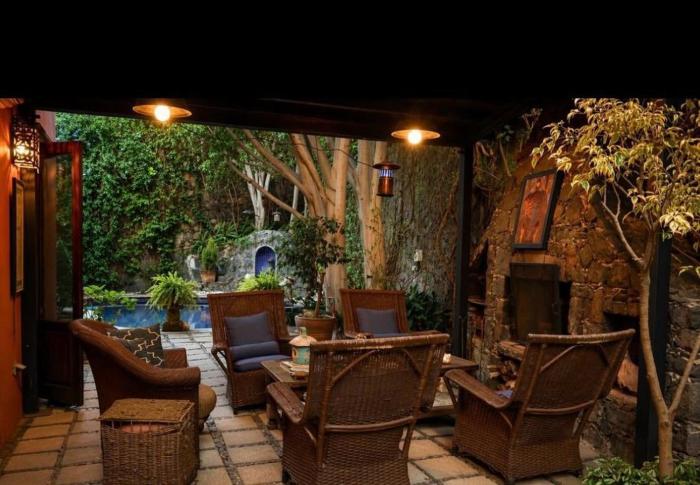 Casa Aparicio