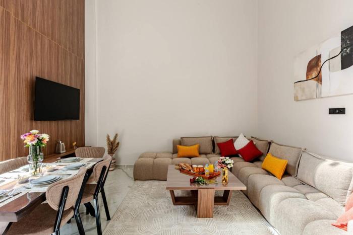 Luxurious 3BR Duplex with Private Pool Near City Center
