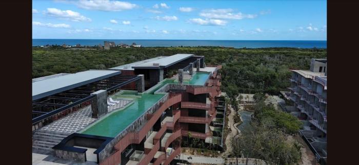 Luxury 2BR Apt steps away from the beach clubs