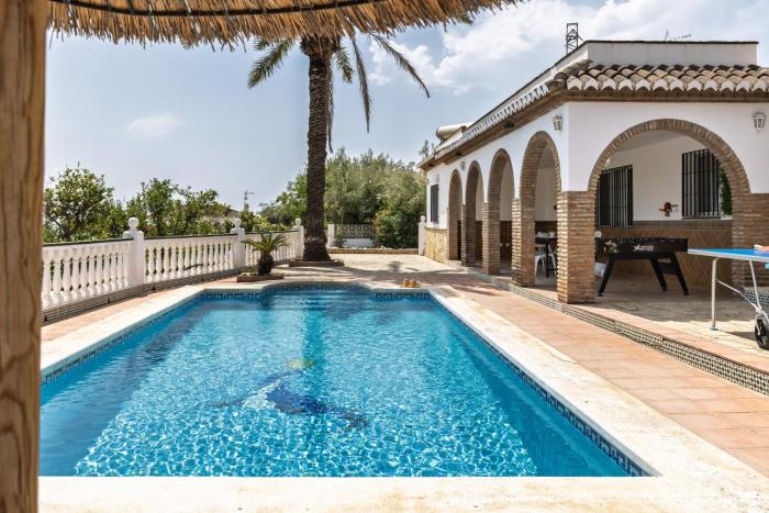 Villa Nerja with Pool, BBQ, Games & Fireplace