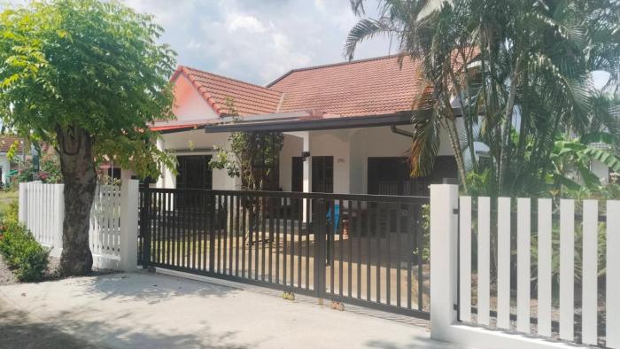 Spacious 2-bedroom villa near beach