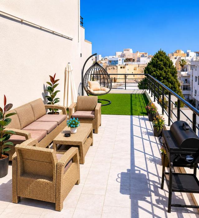 Brand new 5 min from beach luxurious large rooftop