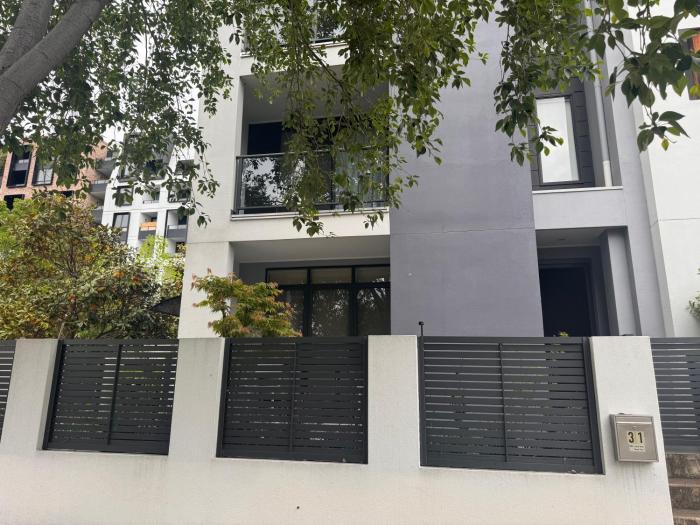 A peaceful residence in the heart of Penrith close to the train station and shopping center