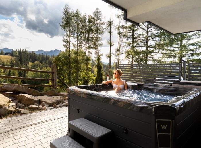 Dom Hrabiego Tatrzańska Polana with Mountain View, Private Jacuzzi & Free Parking by Downtown Apartments