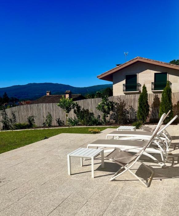 Modern Artistic Home with Mountain Views, Garden