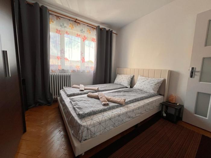 Rose City Apartment