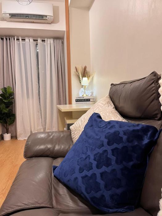 Modern 1BR with Pool near Greenfield Megamall & Edsa