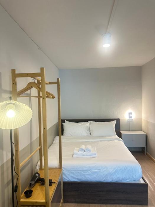 Studio 1 Bed - fast wifi MRT Sutthisarn 302