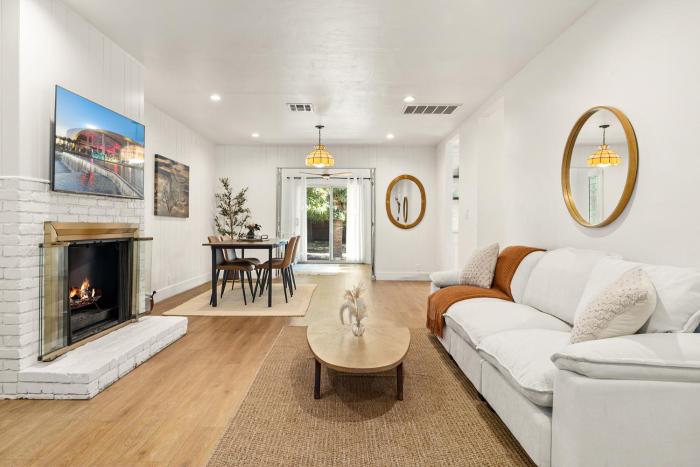 Classic Inglewood 3BR Home with Jacuzzi - Parking - Patio - Washer and Dryer