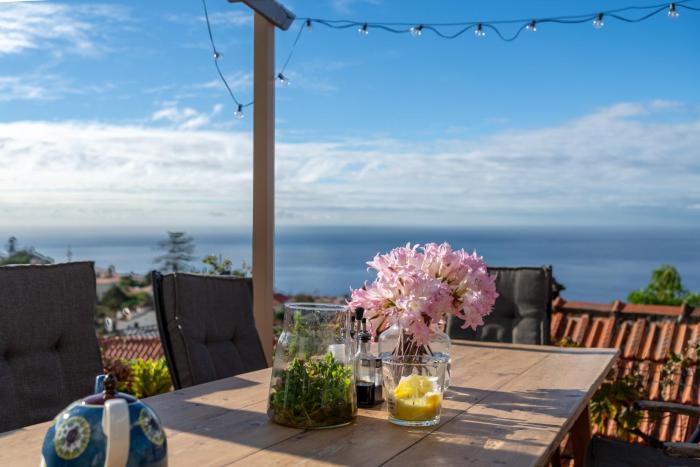 Casa das Flores Funchal - Your Charming Home with Local Secrets