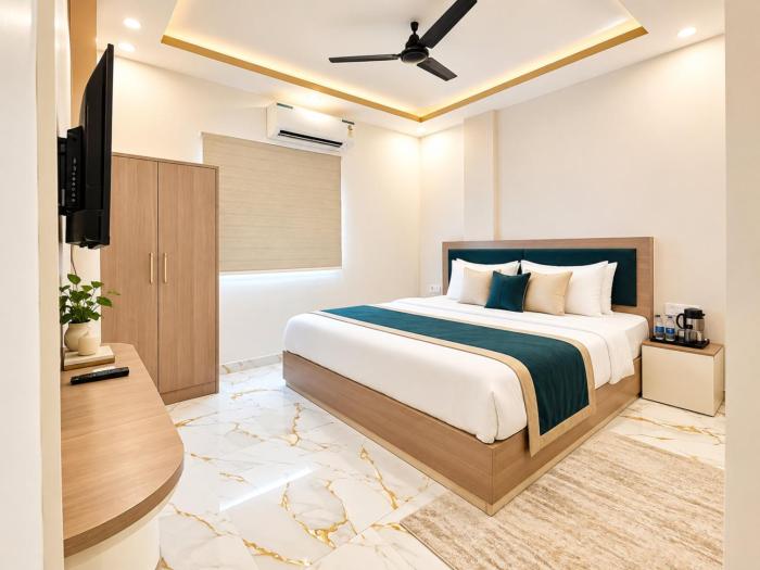 Shree Kashi PV & SV Grand - Premium Spiritual Stay with Lift Near Kashi Vishwanath Dham & Dashshwamedh Ghat