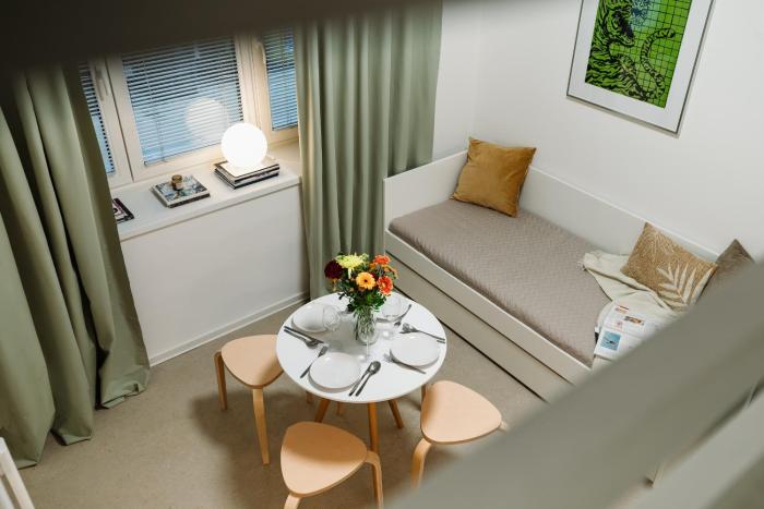 Modern Studio for 4 with easy Old Town Access!