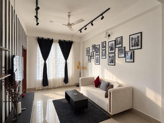 DeAmour, ZooRoad, 5 mins From City Centre Mall