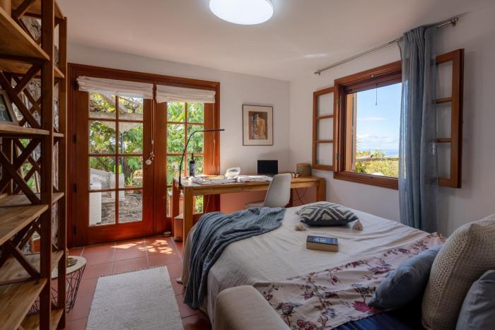 Casa das Flores Funchal Garden - Stay Like a Local with Sea View Terrace