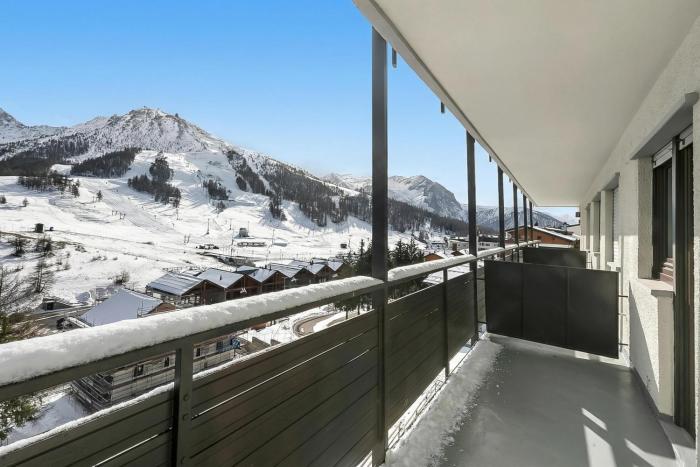 Studio Blue Petit with Mountain Balcony Views - Happy Rentals