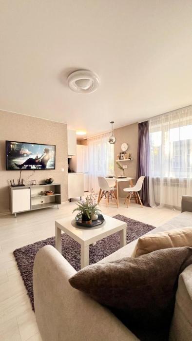 City Center Apartment, Walk to Border