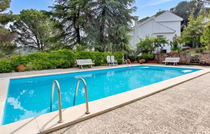 Modern Villa with Private Pool in Córdoba