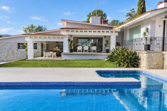 Mansion Maria - 5 Luxury Suites & Heated Pool