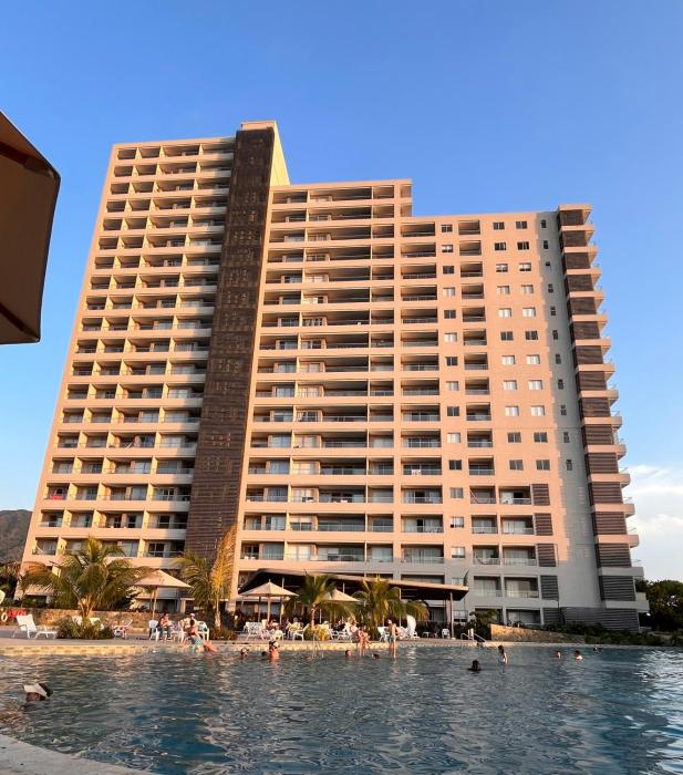 Apartamento con vista al mar, piscina y jacuzzis