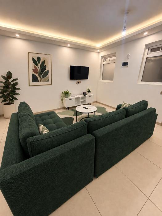 Emerald Nest One-Bedroom Apartment in Westlands with Pool & Free Parking