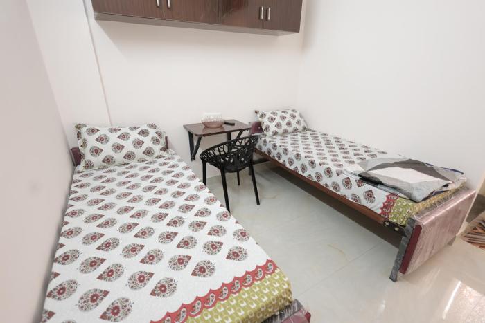 Splendid rooms In Yelahanka near Airport and KIA with Common kitchen 105