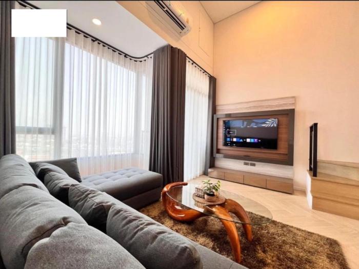 Rama9 Duplex Near Train Market RCA Free Pool Gym