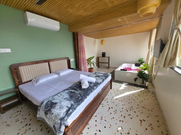 Nirvana Suite 2 Room with Jacuzzi