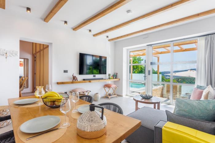 Kamara Boutique Home - Private Pool & Mountain View