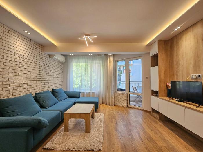 Spacious Living - Dedicated Workspace Near Metro by Flat Manаger